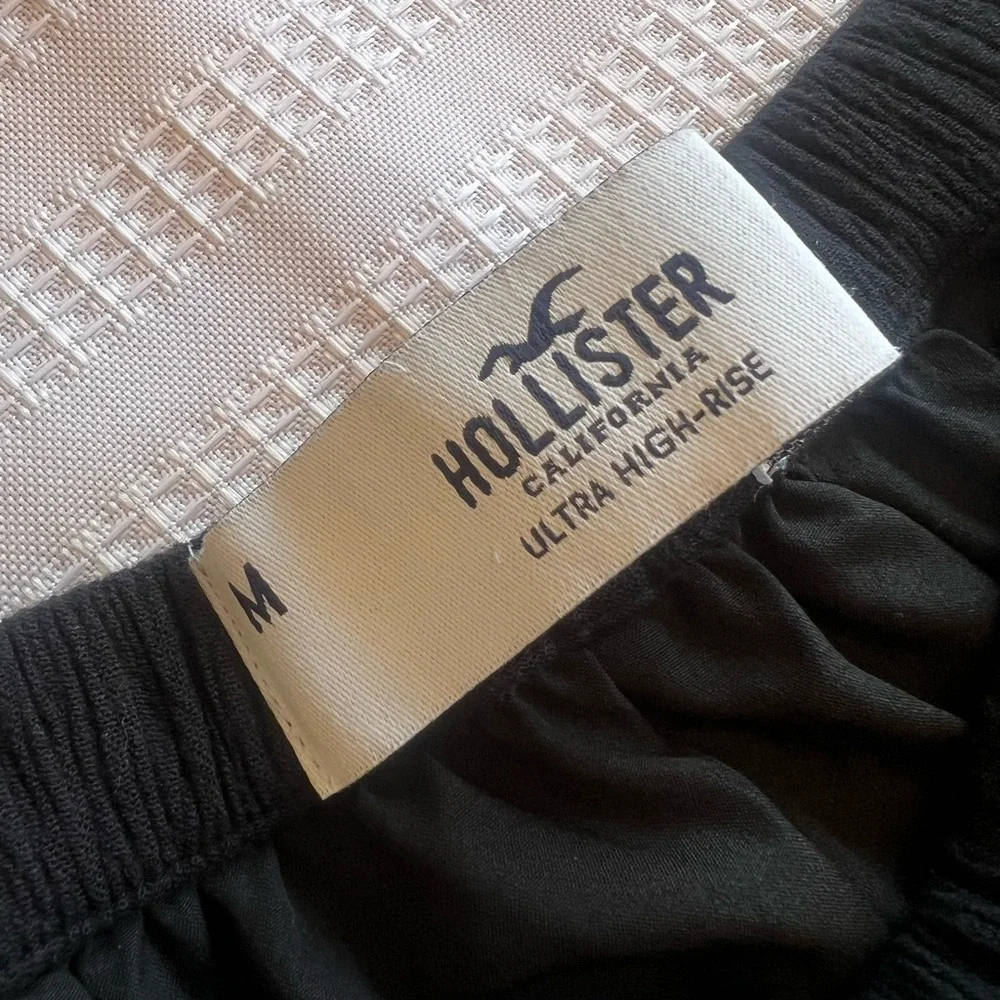 Hollister Black A-Line Skirt with Lace Details - Picture 4 of 4